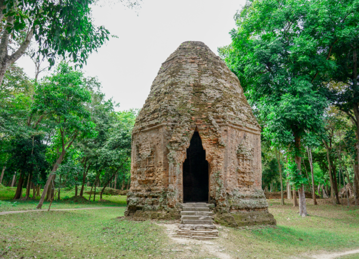 Private Day Trip Siem Reap to Sambo Preikuk Temple (the capital of the Chenla Empire)